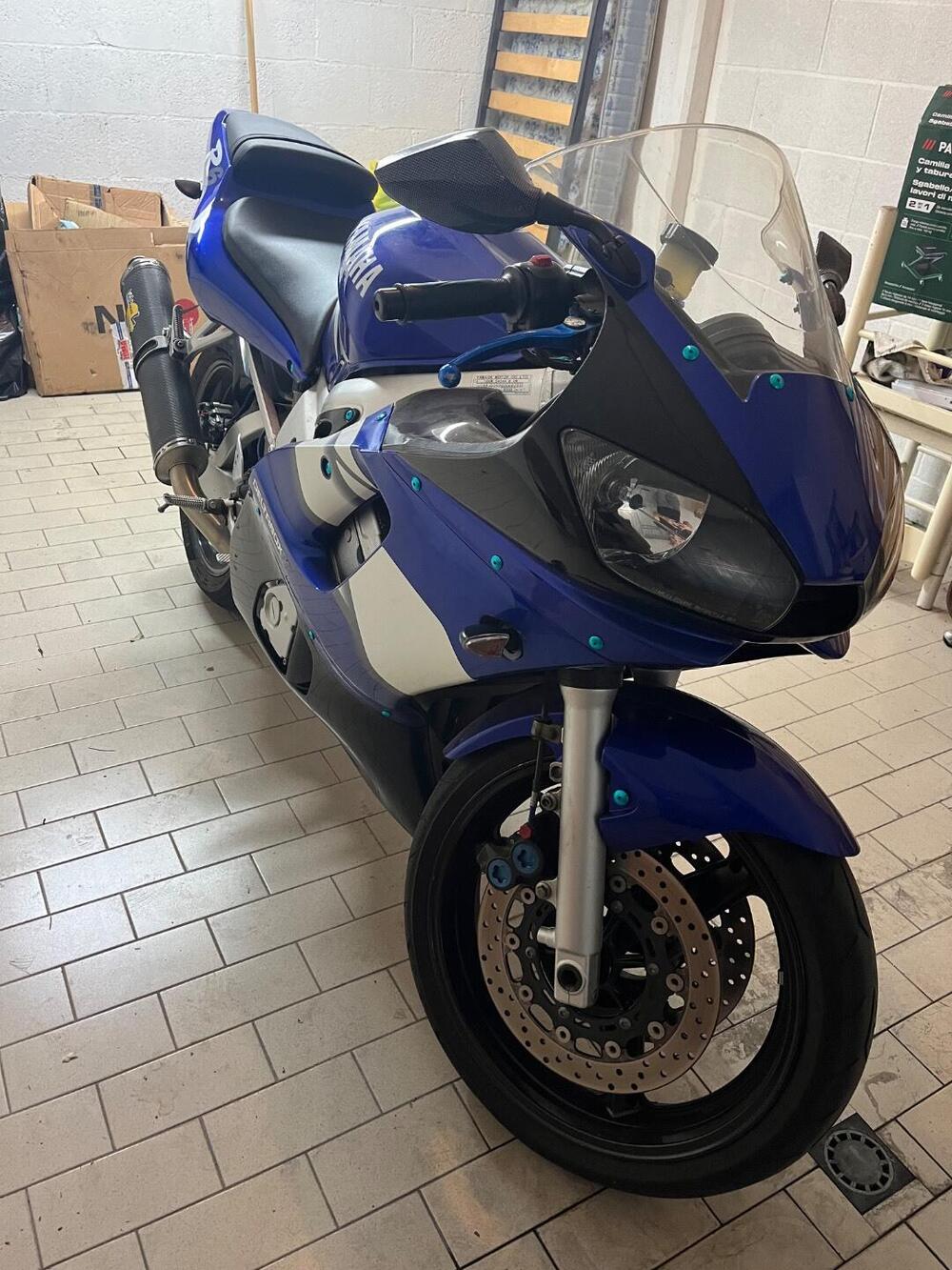 Yamaha YZF R6 (2001 - 02) (8)