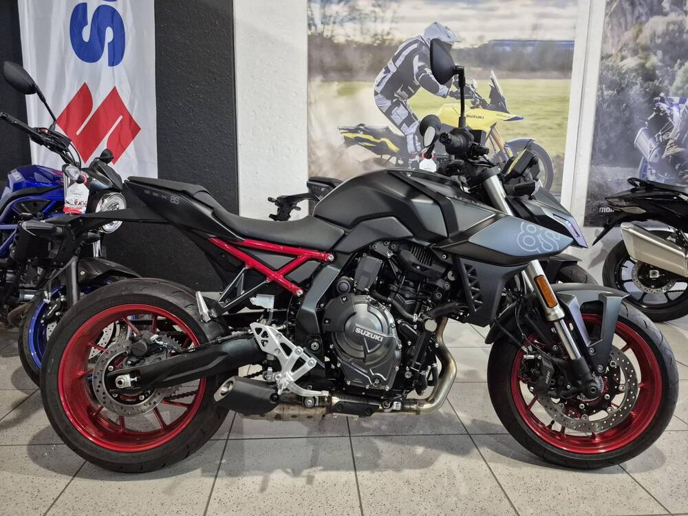 Suzuki GSX-8S (2025 - 26)