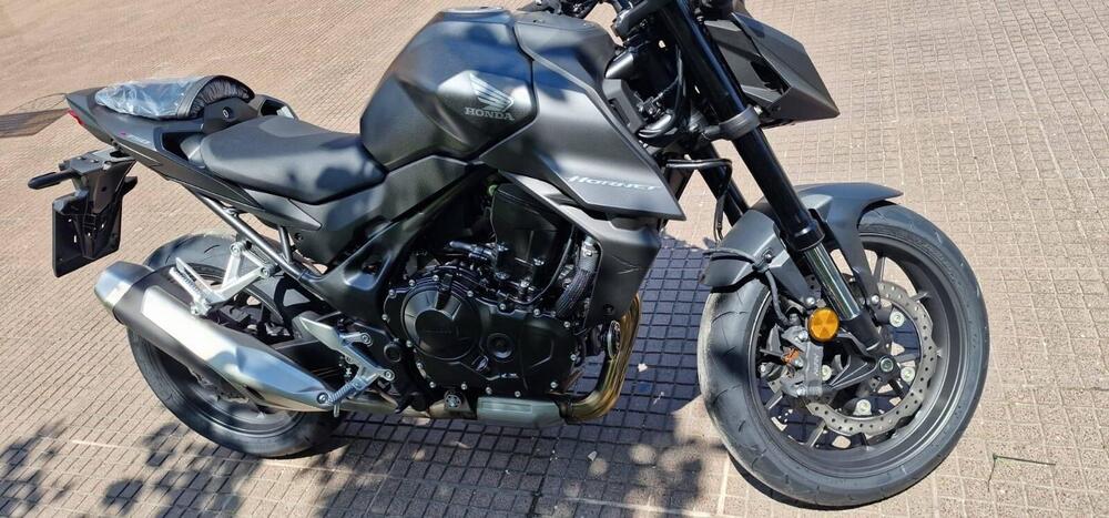 Honda CB 750 Hornet (2025) (2)