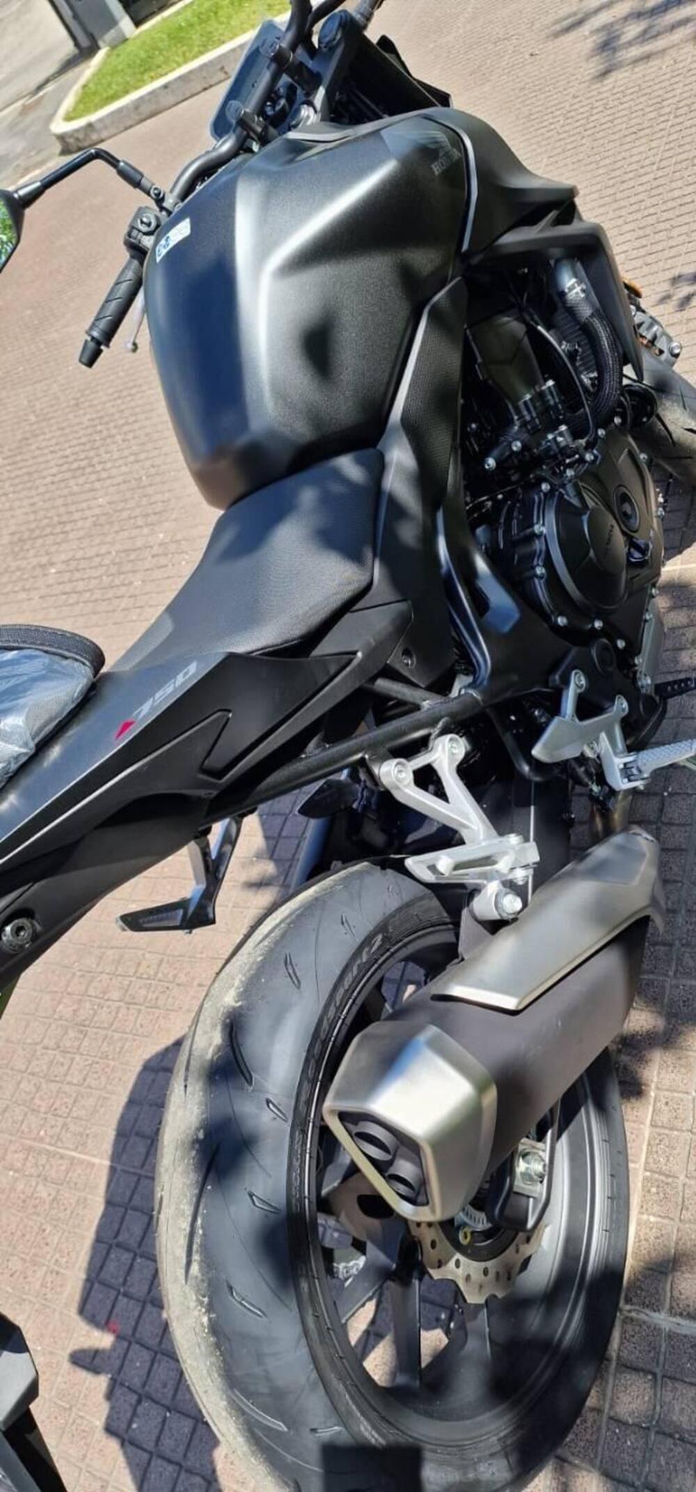 Honda CB 750 Hornet (2025) (5)