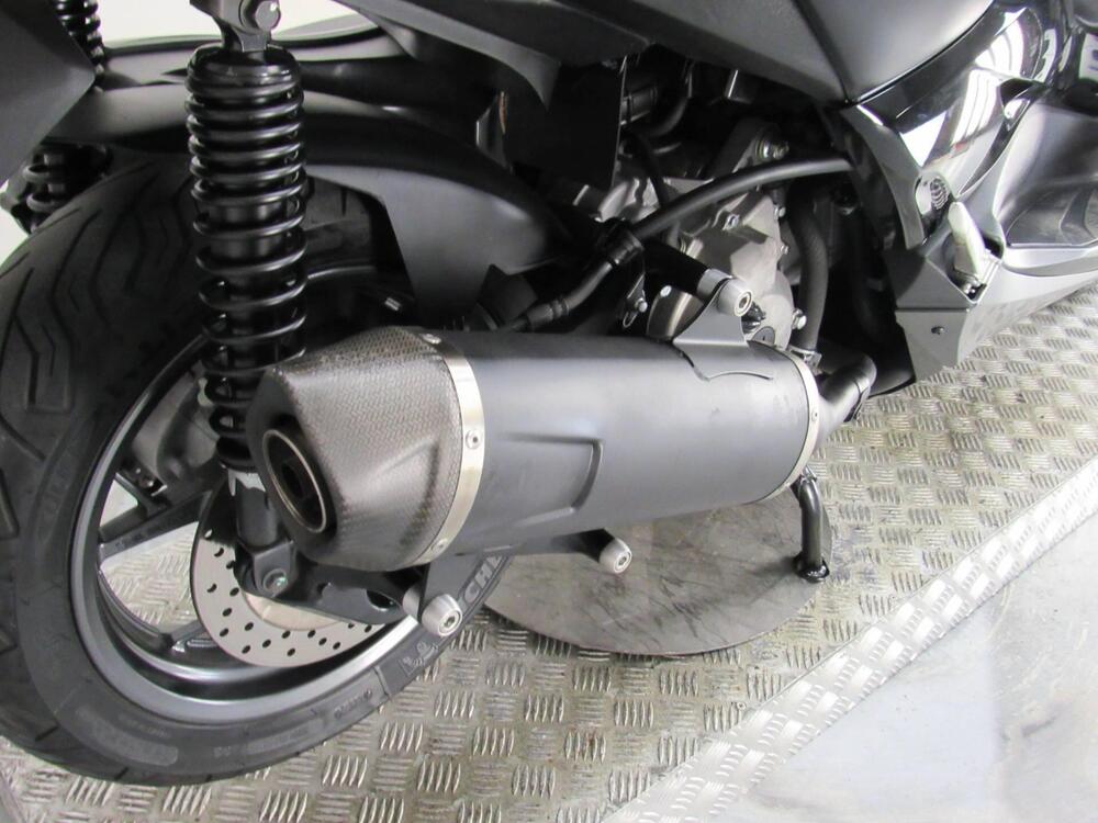 Yamaha X-Max 300 Iron Max (2019 - 20) (11)