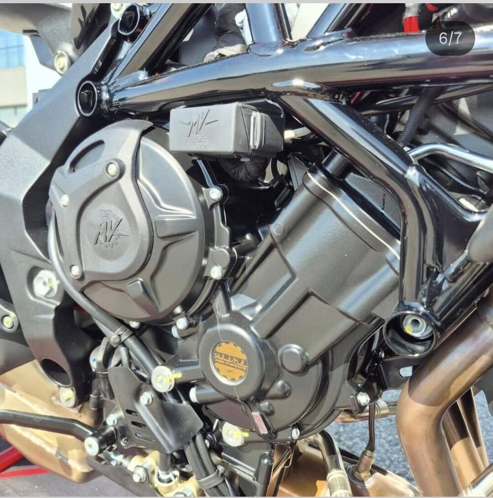 MV Agusta Brutale 800 Rosso (2021 - 23) (3)