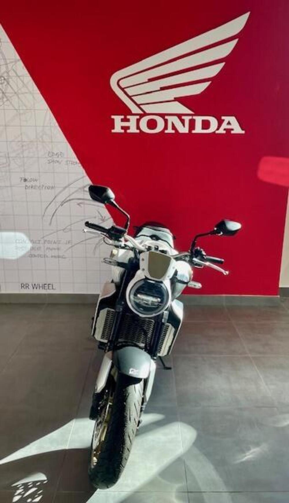 Honda CB 1000 R (2021 - 25) (3)
