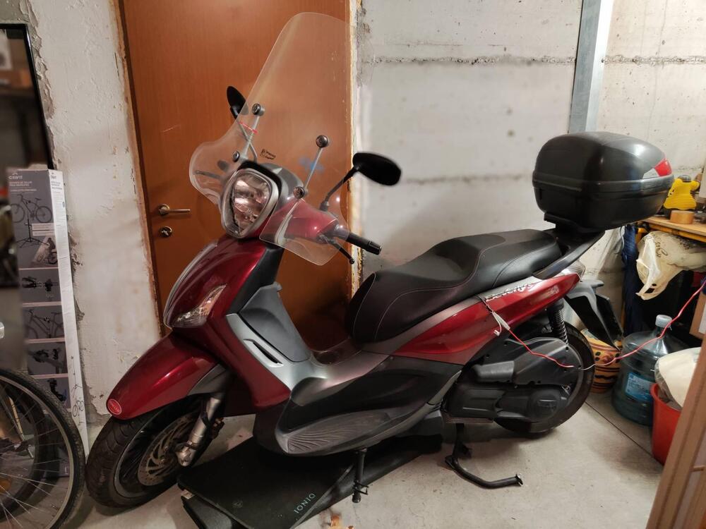 Piaggio Beverly 300 i.e. ABS-ASR (2016 - 20) (2)