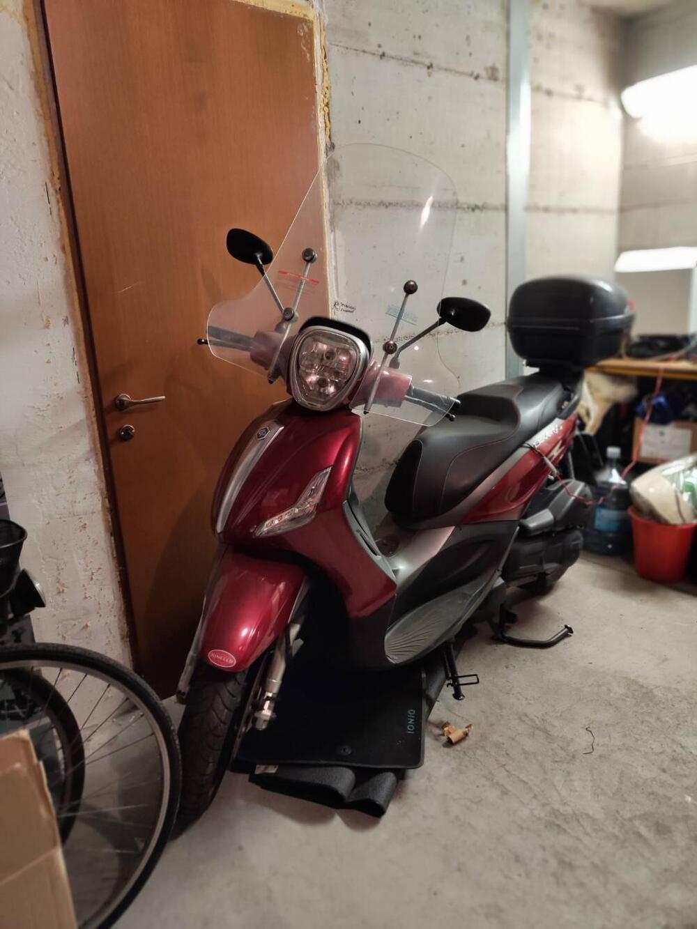 Piaggio Beverly 300 i.e. ABS-ASR (2016 - 20) (3)