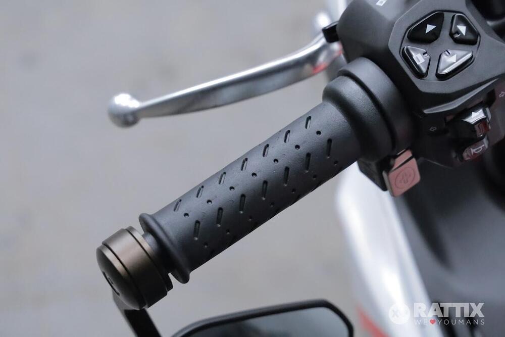 Aprilia Tuono V4 Factory Speed White (2023 - 24) (11)