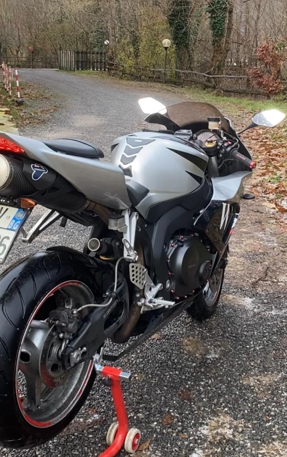 Honda CBR 1000 RR Fireblade (2006 - 07) (3)