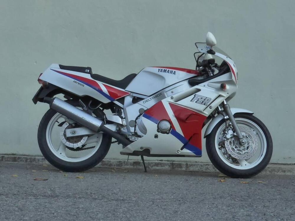 Yamaha FZR 600 (4)