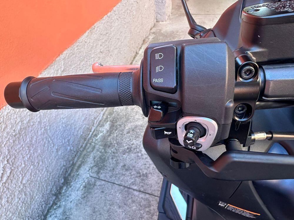 Yamaha T-Max 560 (2022 - 24) (6)