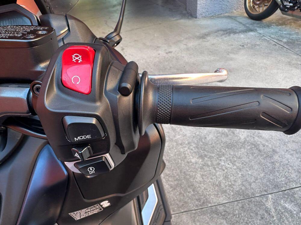 Yamaha T-Max 560 (2022 - 24) (7)
