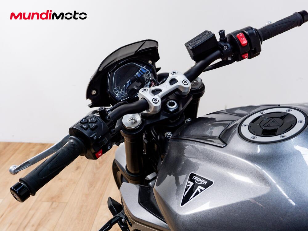 Triumph Street Triple 765 R (2023 - 26) (11)