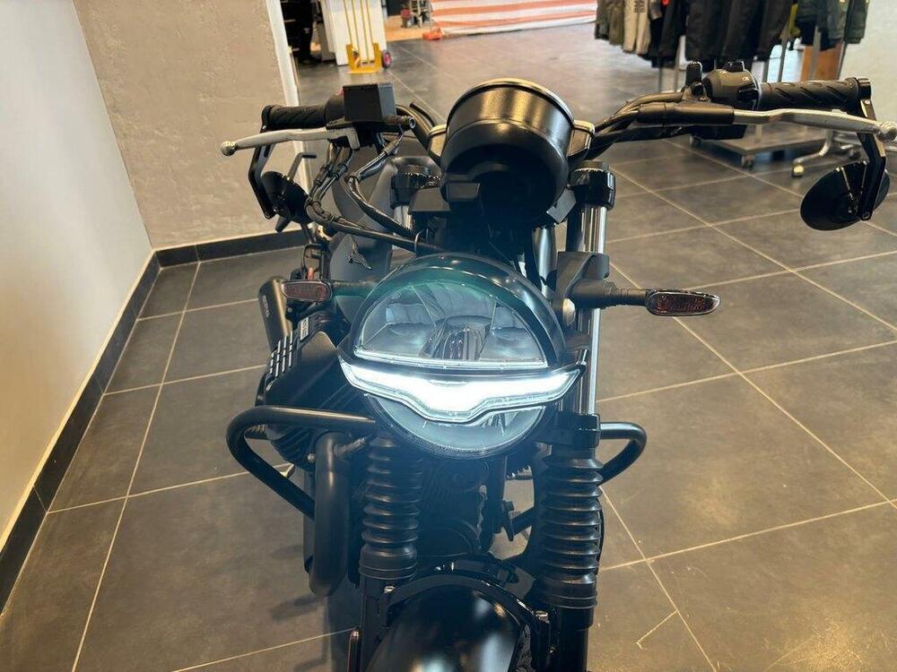 Moto Guzzi V7 Stone (2021 - 24) (5)