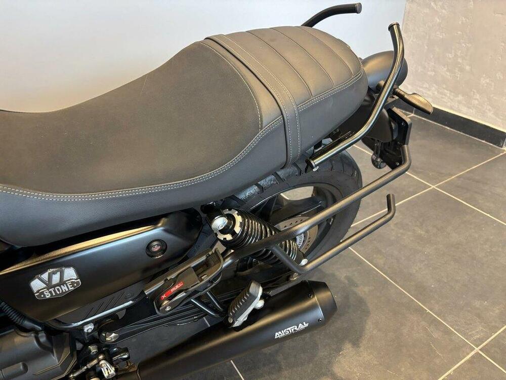 Moto Guzzi V7 Stone (2021 - 24) (9)