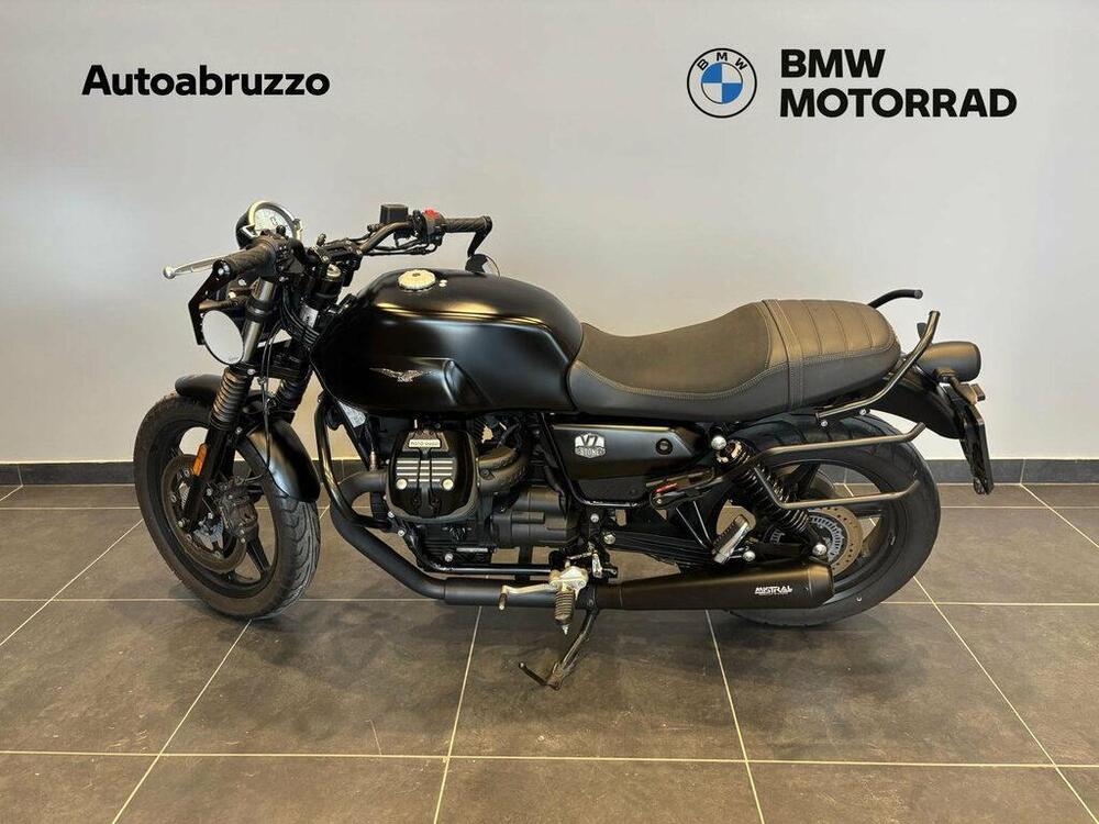 Moto Guzzi V7 Stone (2021 - 24) (4)