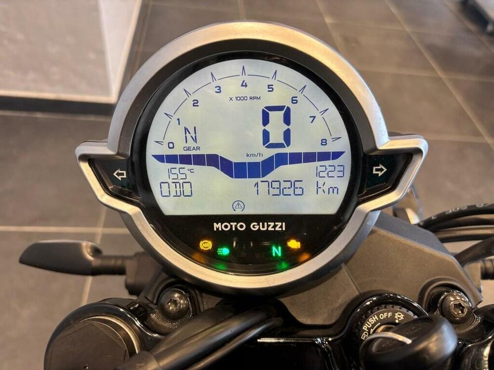 Moto Guzzi V7 Stone (2021 - 24) (6)