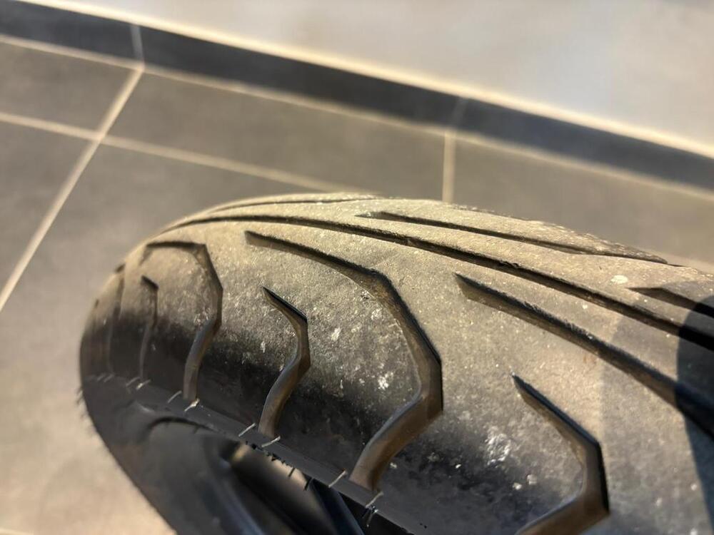 Moto Guzzi V7 Stone (2021 - 24) (13)