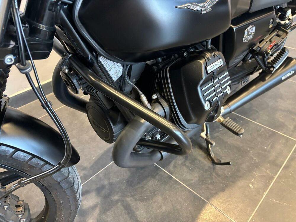 Moto Guzzi V7 Stone (2021 - 24) (10)