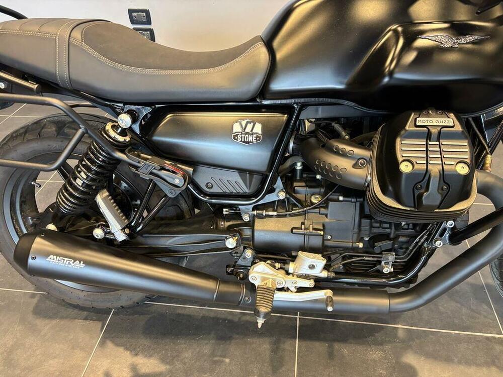 Moto Guzzi V7 Stone (2021 - 24) (11)