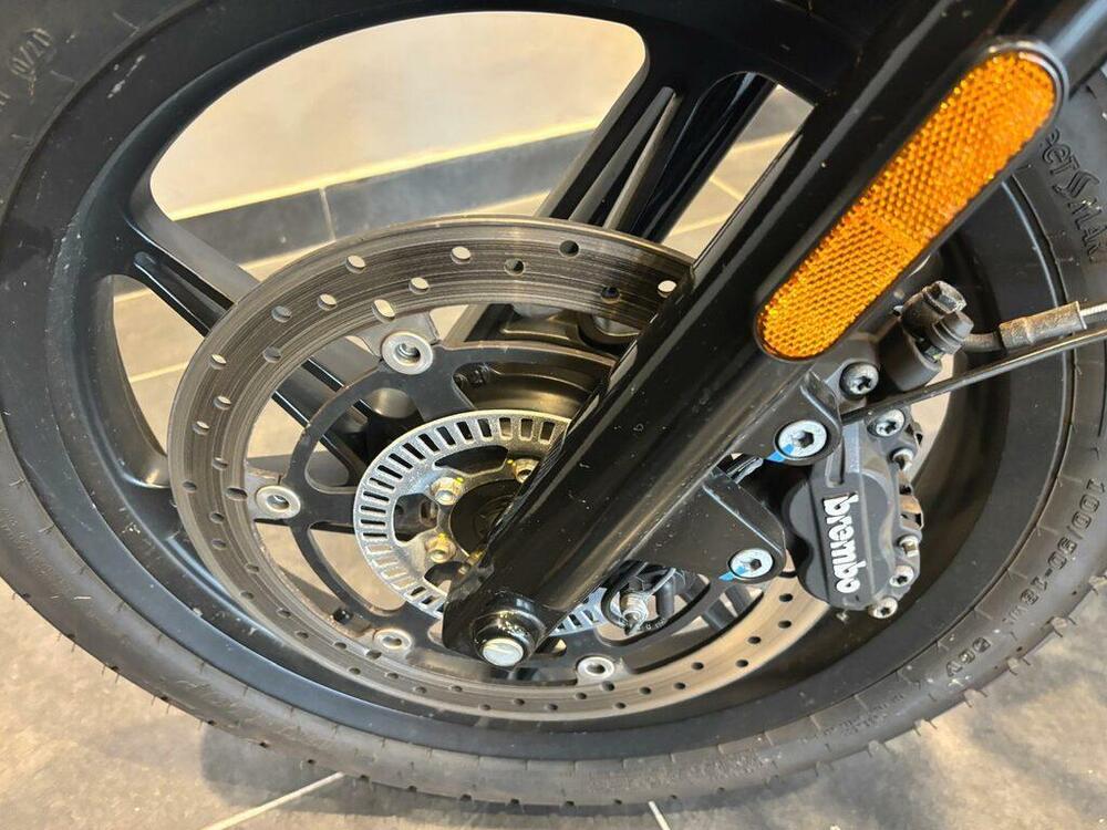 Moto Guzzi V7 Stone (2021 - 24) (12)