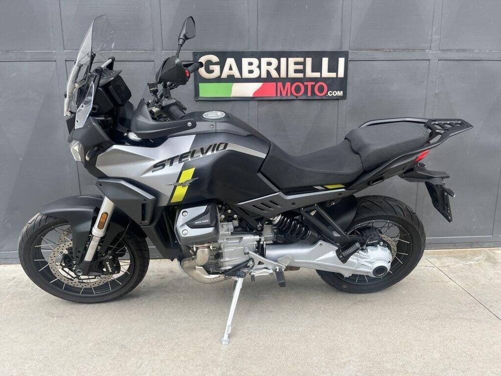 Moto Guzzi Stelvio (2024 - 26)