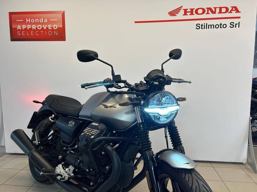 Moto Guzzi V7 Stone (2021 - 24) (2)