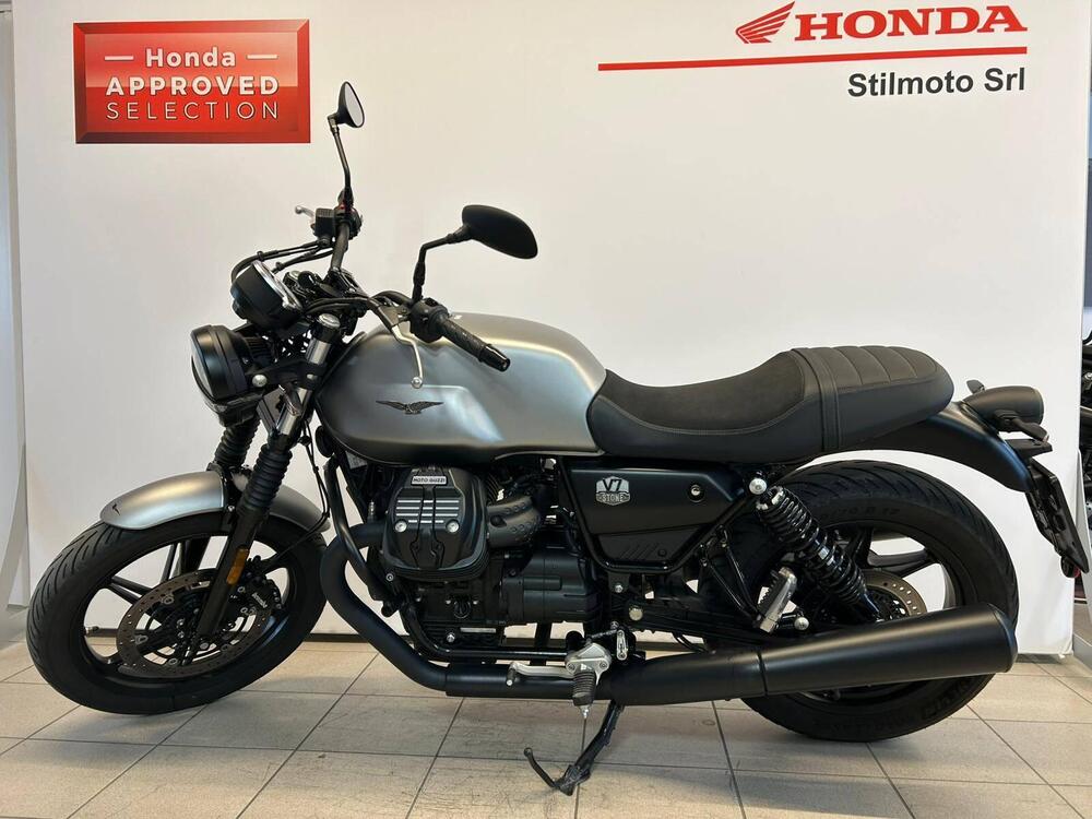 Moto Guzzi V7 Stone (2021 - 24) (3)
