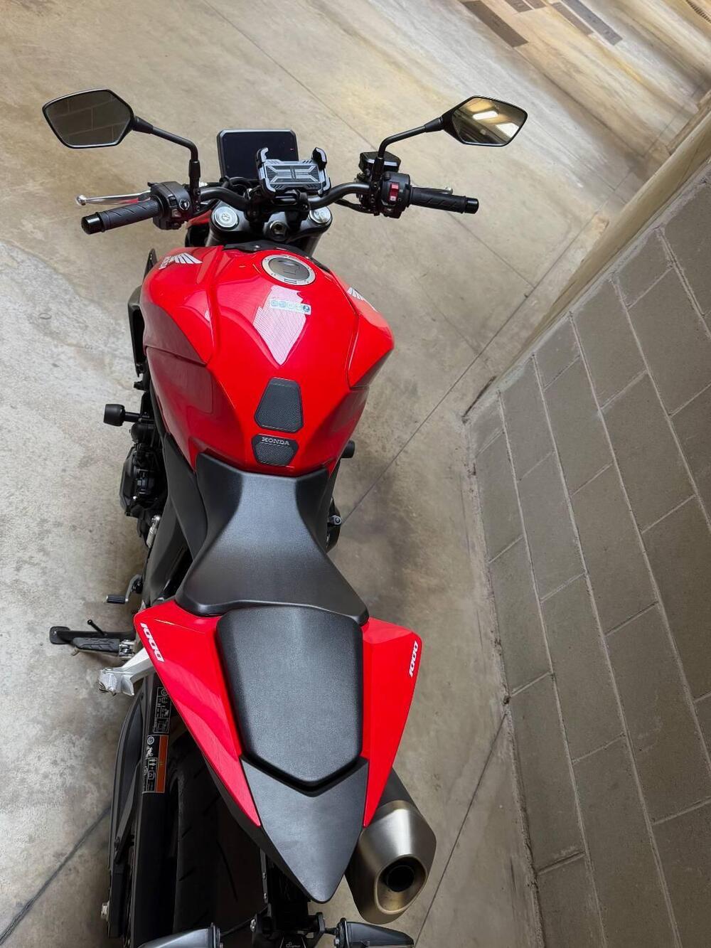 Honda CB 1000 Hornet (2025 - 26) (4)