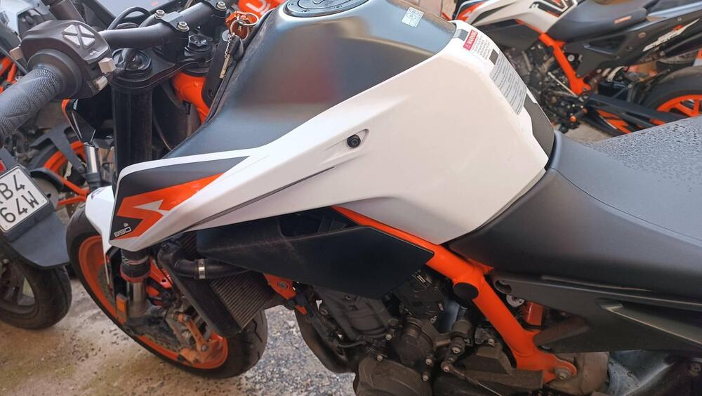 KTM 890 Duke R (2020) (3)
