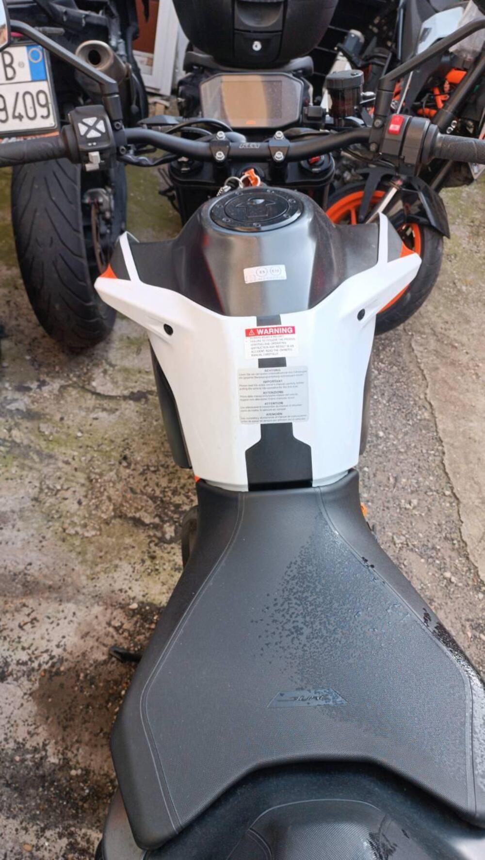 KTM 890 Duke R (2020) (4)