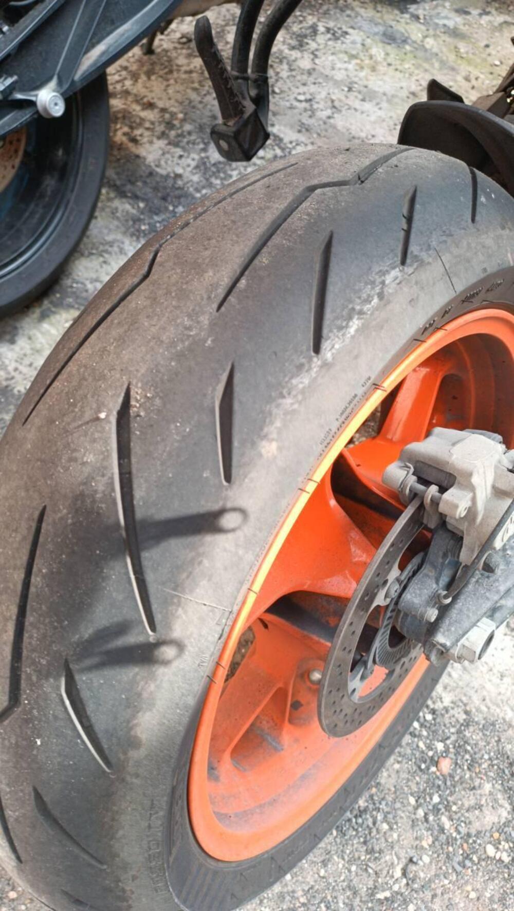 KTM 890 Duke R (2020) (5)