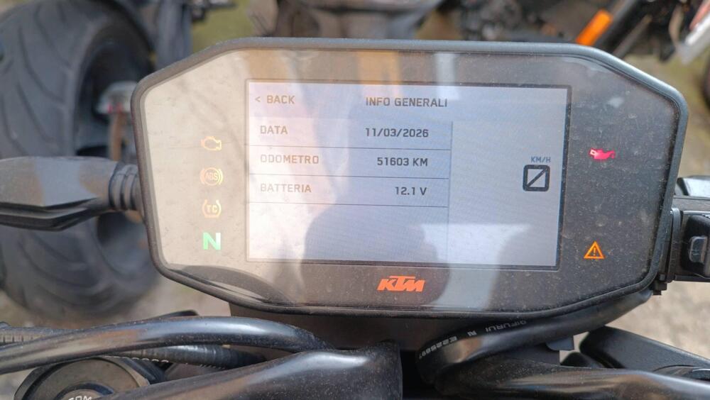 KTM 890 Duke R (2020) (6)