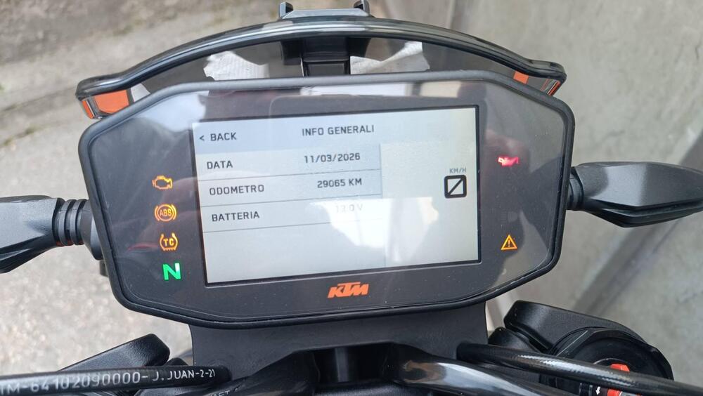 KTM 890 Duke R (2020) (7)