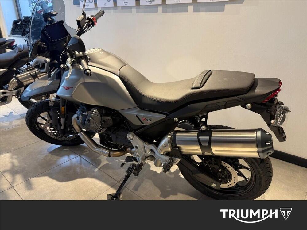 Moto Guzzi V85 Strada (2024 - 26) (2)