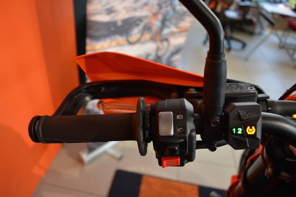 KTM 690 SMC R (2023 - 25) (10)