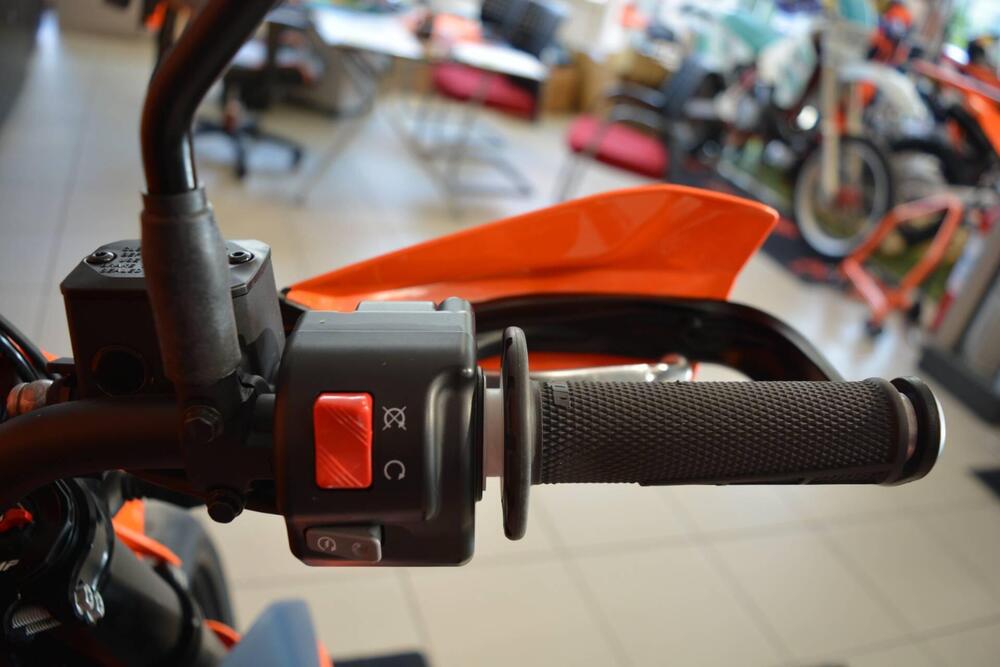 KTM 690 SMC R (2023 - 25) (11)