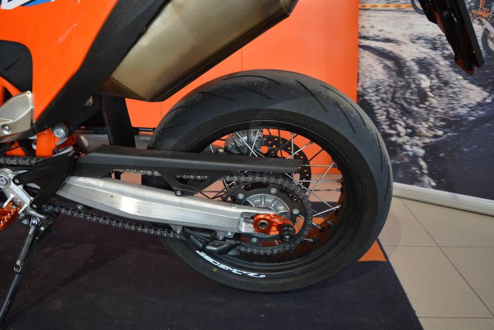 KTM 690 SMC R (2023 - 25) (17)