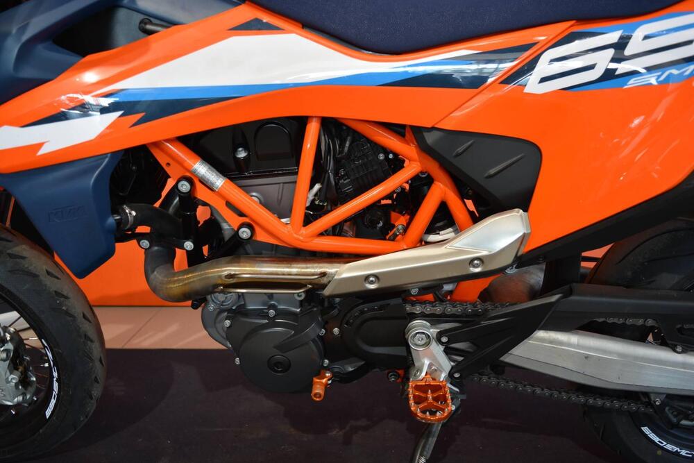 KTM 690 SMC R (2023 - 25) (16)