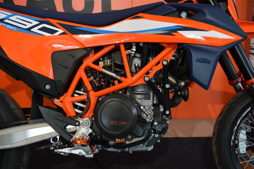 KTM 690 SMC R (2023 - 25) (13)