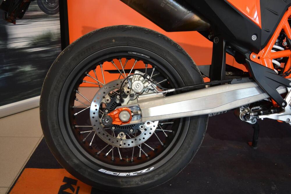 KTM 690 SMC R (2023 - 25) (14)