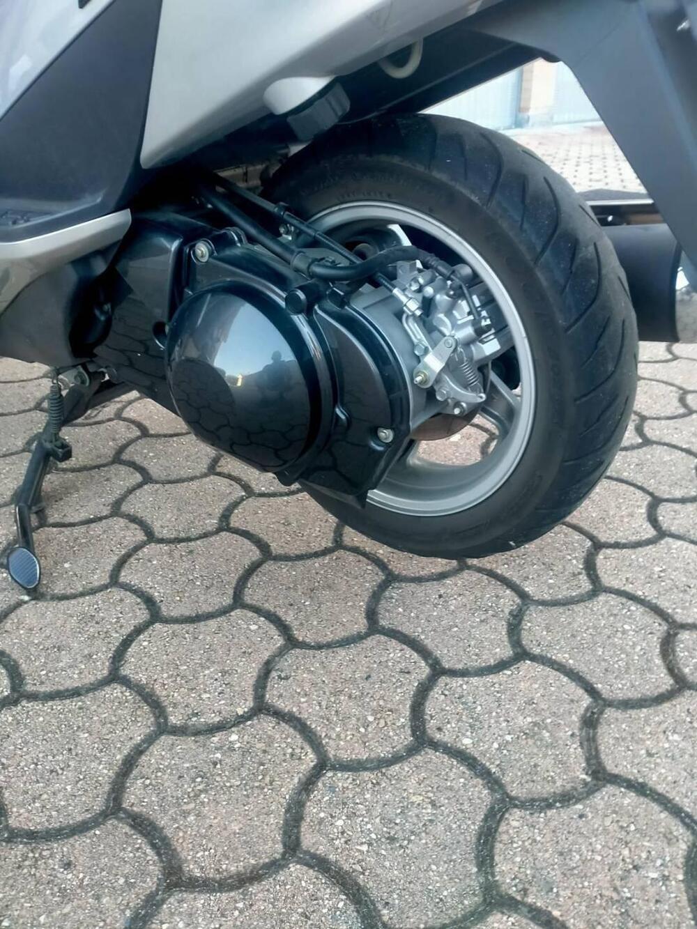 Suzuki Burgman AN 400 Businnes (2001 - 03) (2)