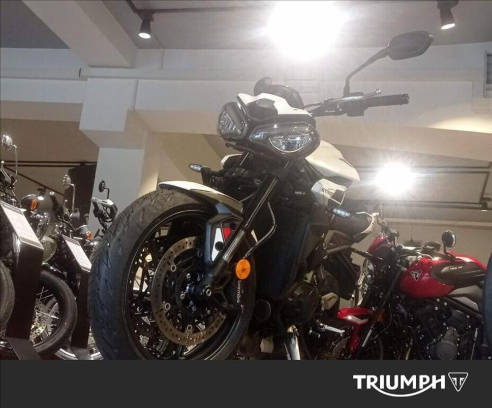 Triumph Street Triple 765 R (2023 - 26) (2)