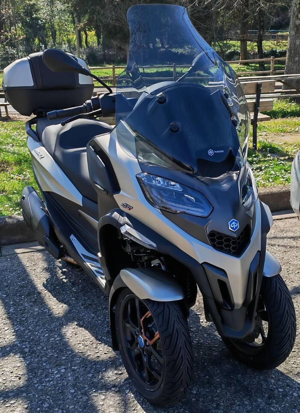 Piaggio MP3 530 Hpe Exclusive (2025 - 26) (2)