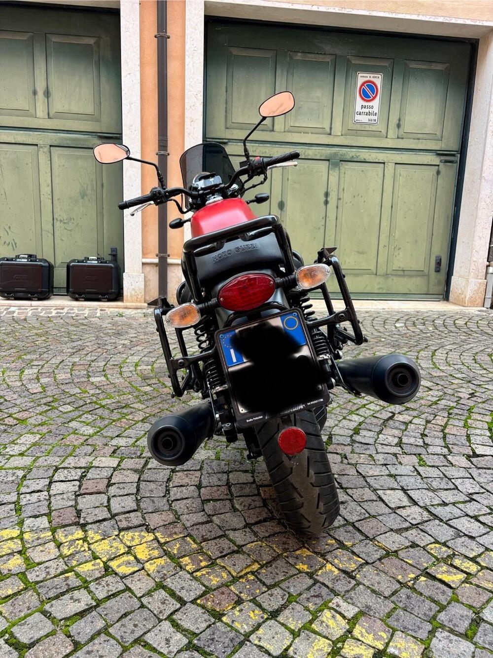 Moto Guzzi V7 III Stone (2017 - 20) (4)