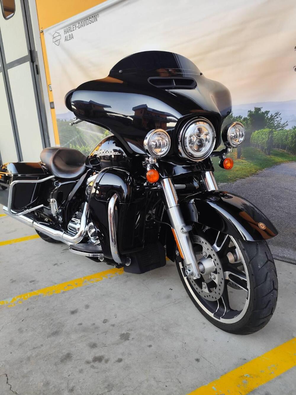 Harley-Davidson 107 Street Glide (2017 - 19) - FLHX (2)