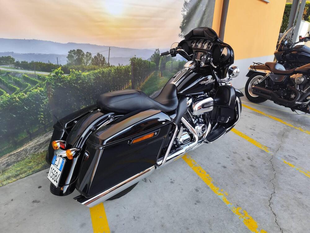Harley-Davidson 107 Street Glide (2017 - 19) - FLHX (4)