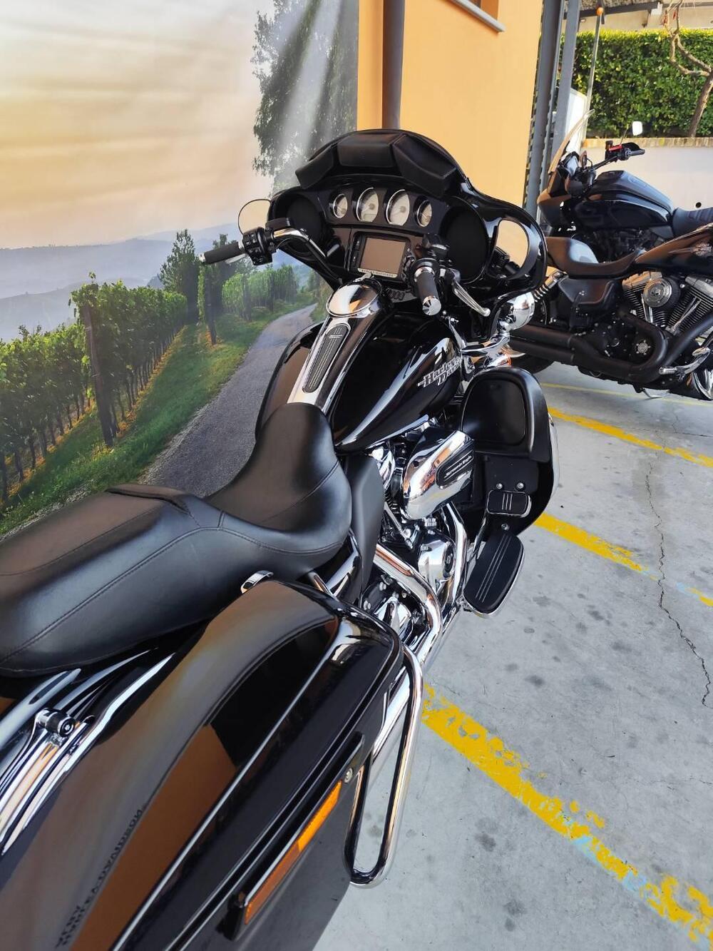 Harley-Davidson 107 Street Glide (2017 - 19) - FLHX (6)