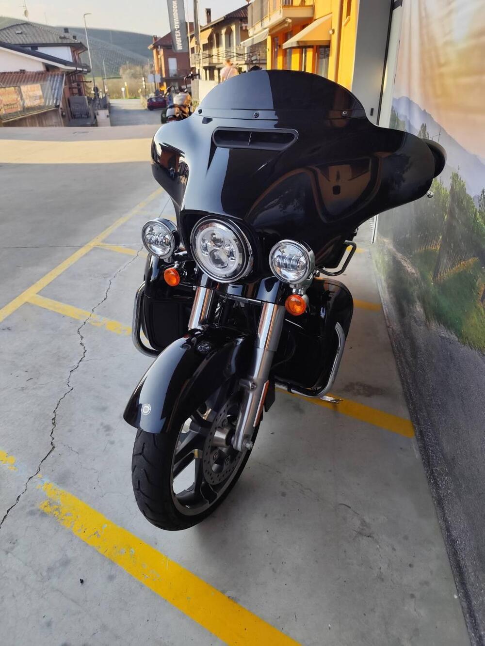 Harley-Davidson 107 Street Glide (2017 - 19) - FLHX (8)