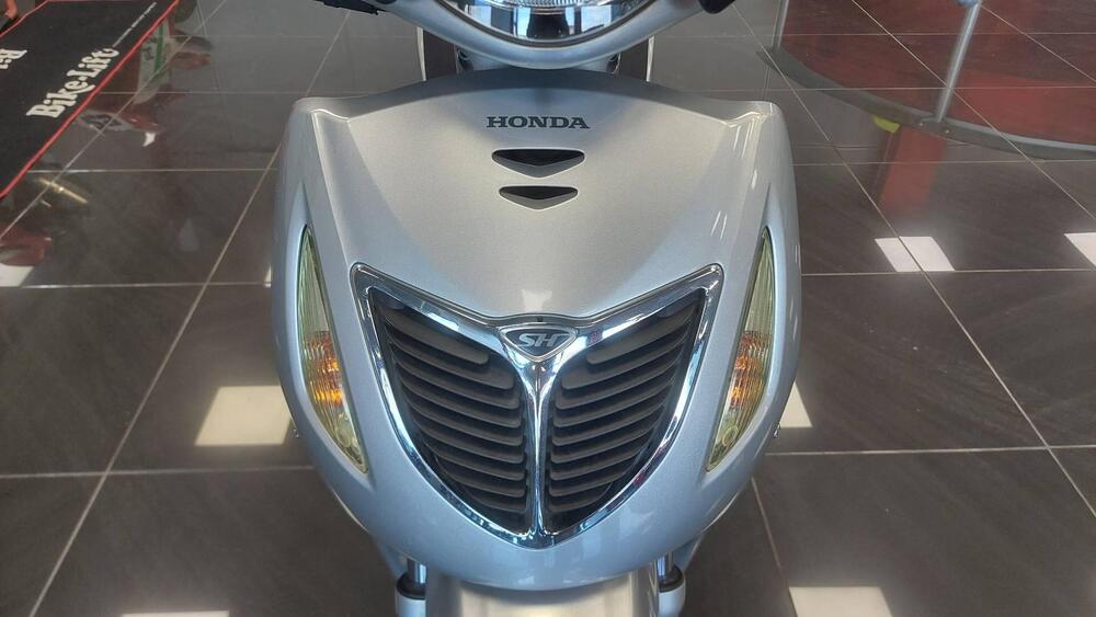 Honda SH 150 (2000 - 06) (8)