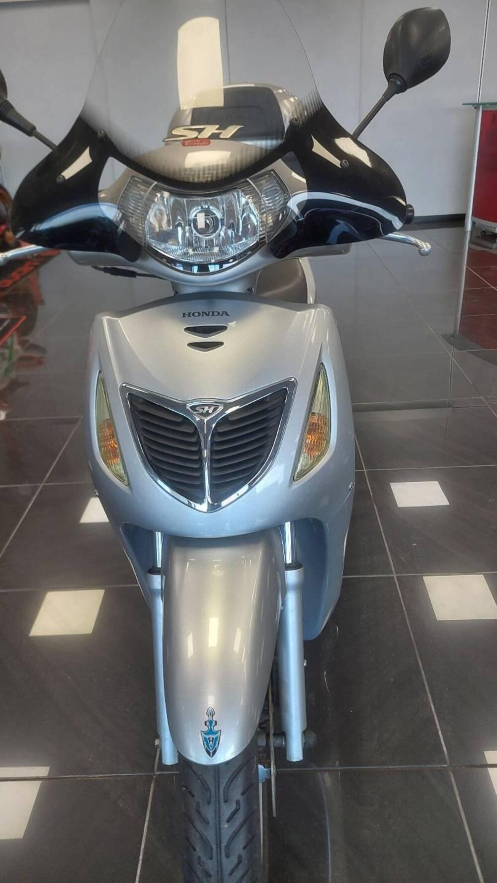 Honda SH 150 (2000 - 06) (9)