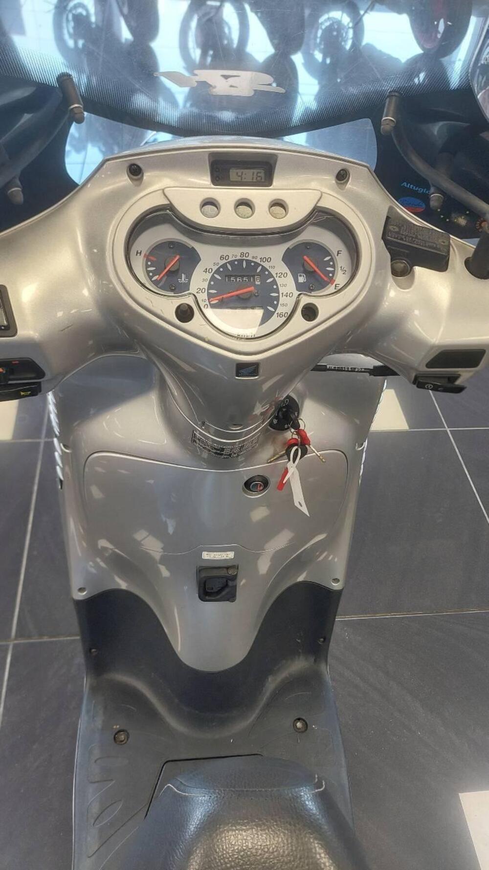 Honda SH 150 (2000 - 06) (10)